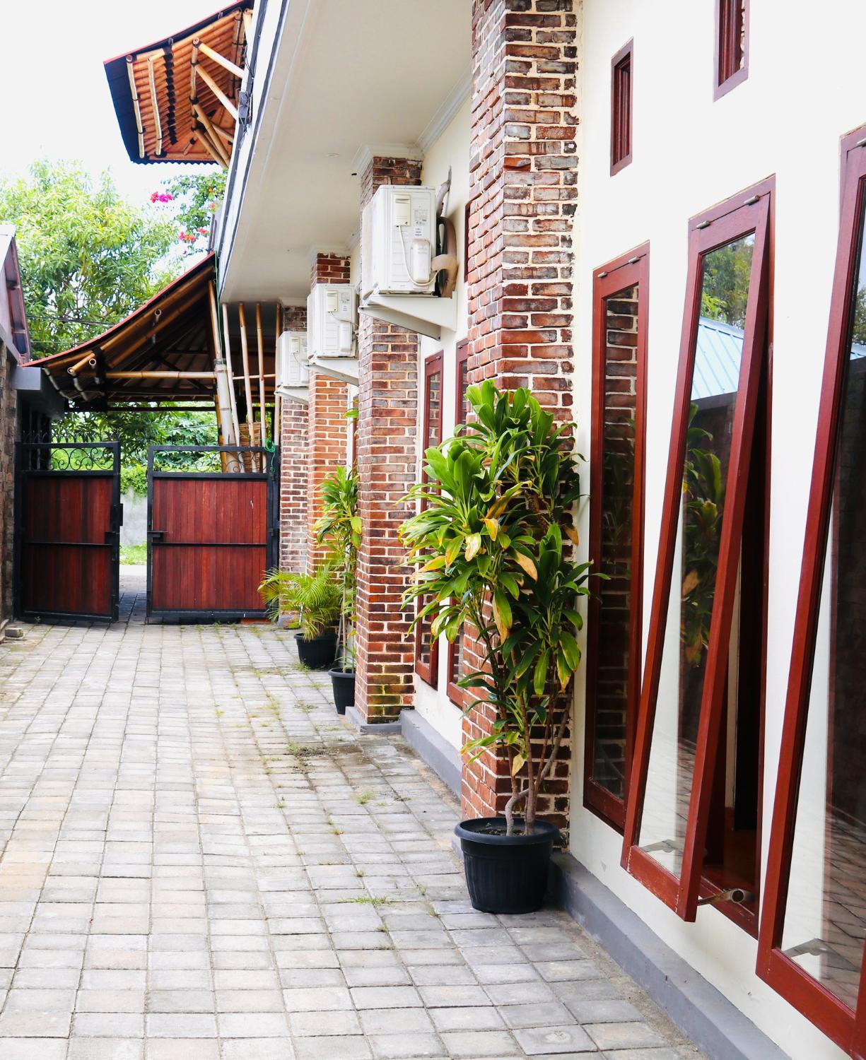Vamana Bangsal Hostel Pemenang Exterior photo